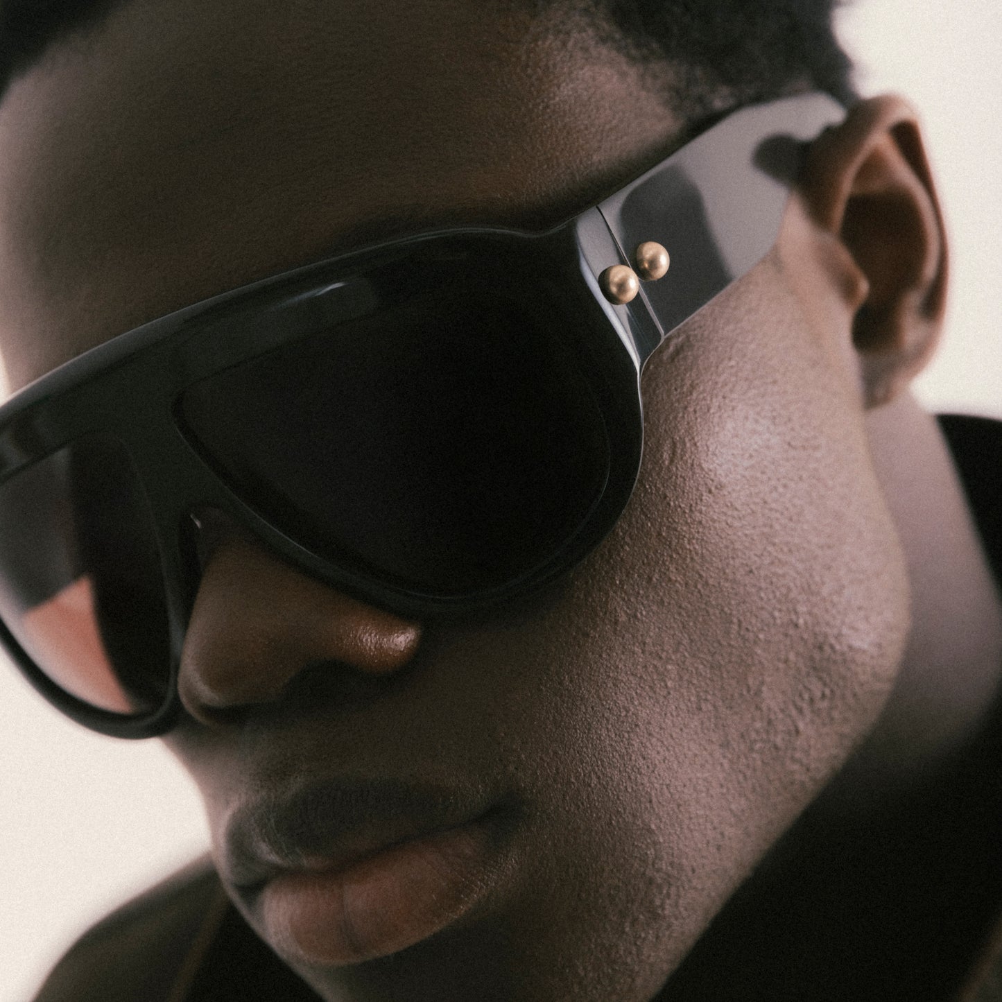 Brown oversized aviator sunglasses with bold acetate frame – worn by male model – detail portrait