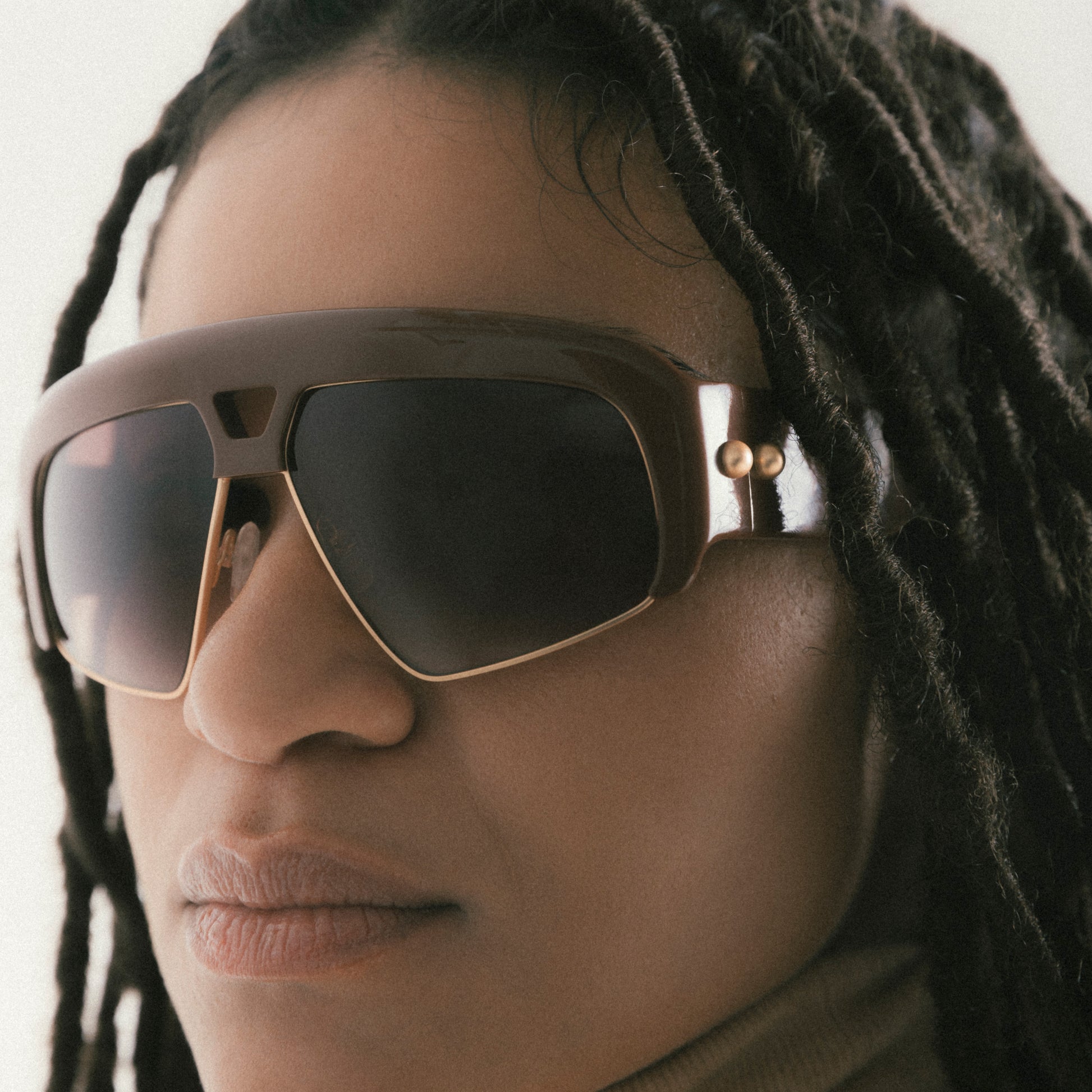 Brown oversized aviator sunglasses with acetate and metal frame – female model portrait view with slight angle