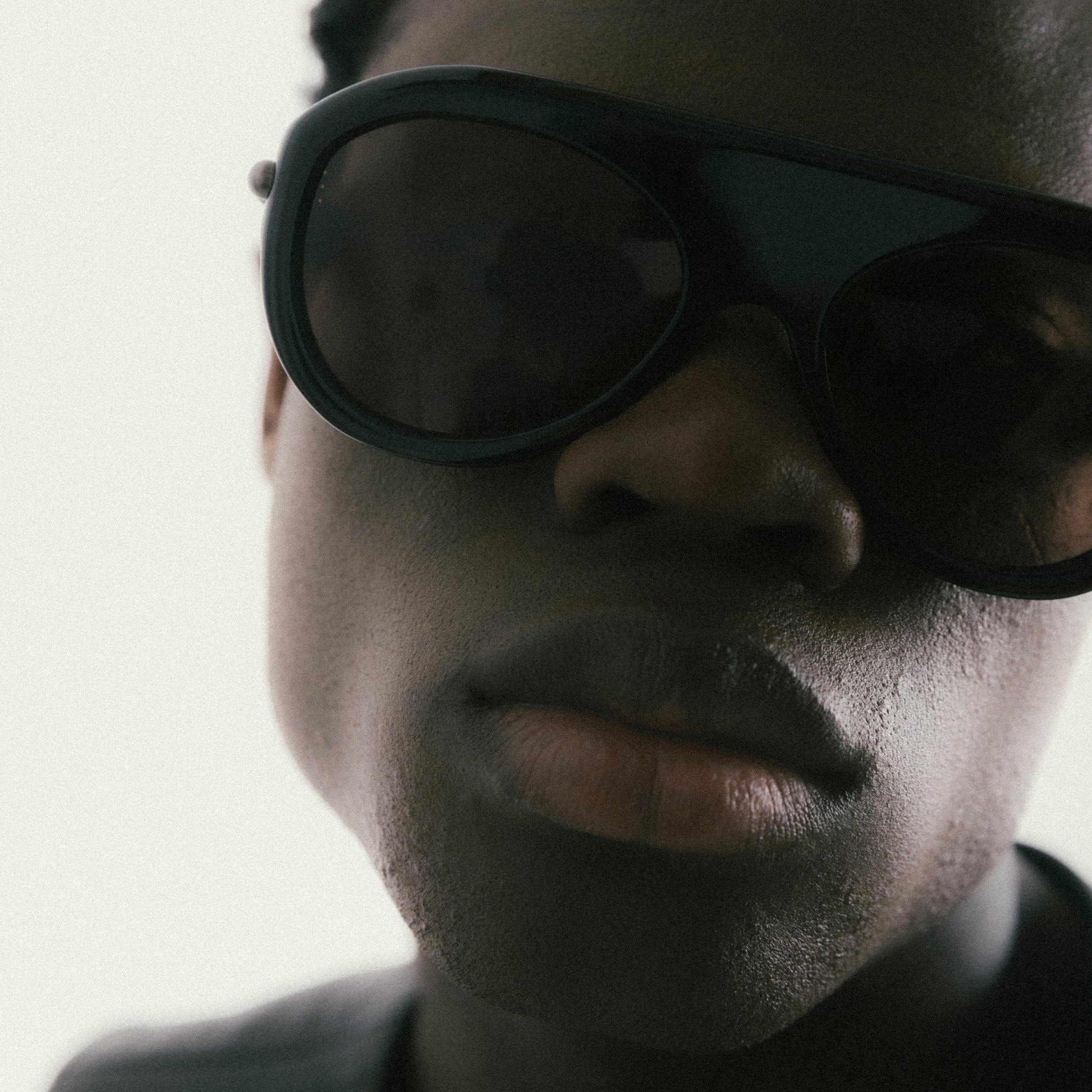 Black aviator sunglasses with acetate frame – worn by male model, front view close-up